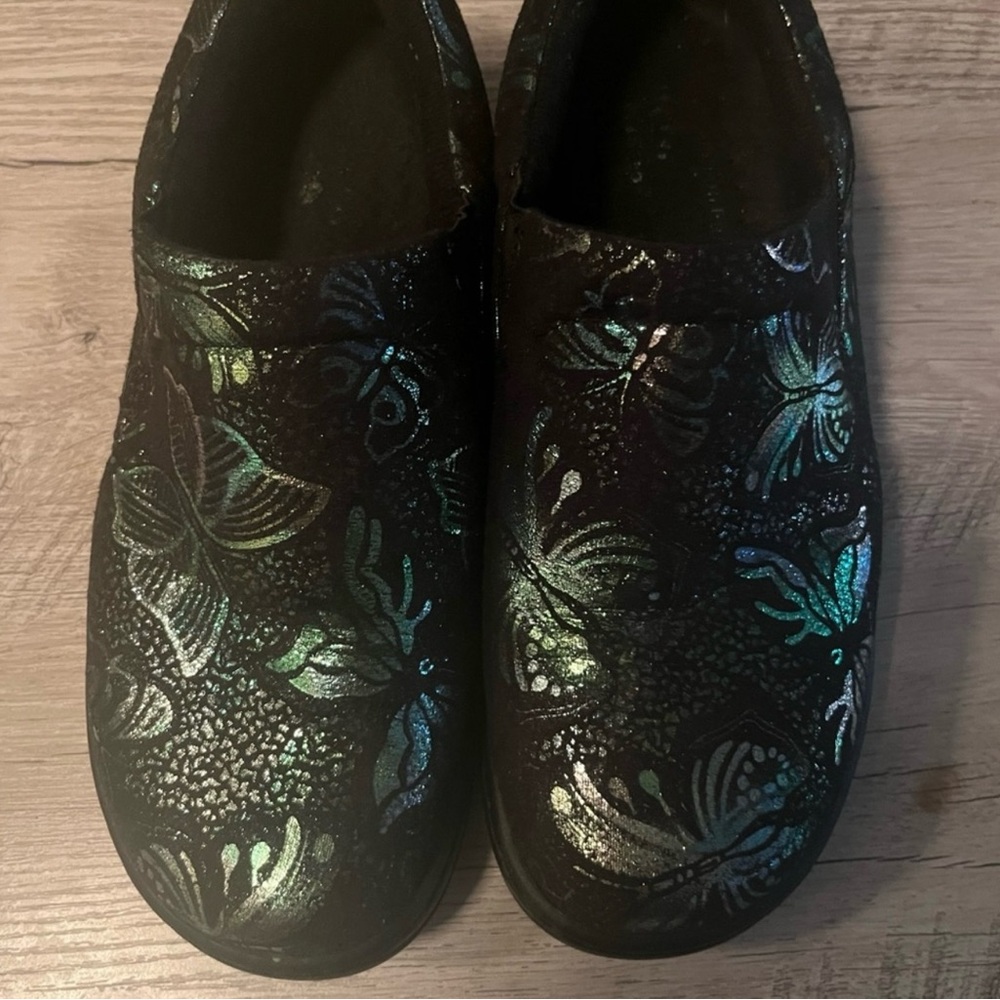 Spring Step Black and Green Butterfly Shoes